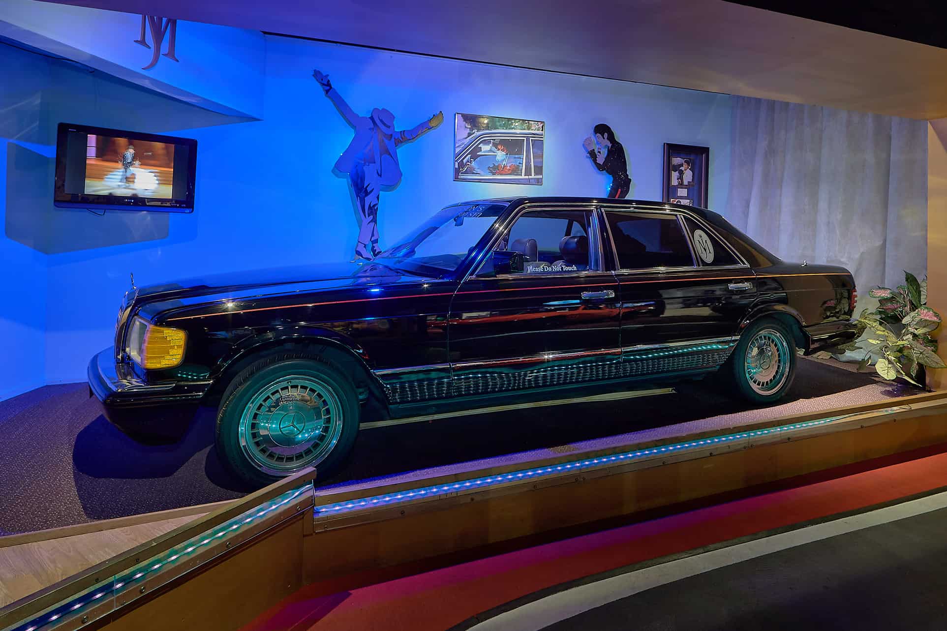 Michael Jackson's MercedesBenz 500 Hollywood Star Cars Museum